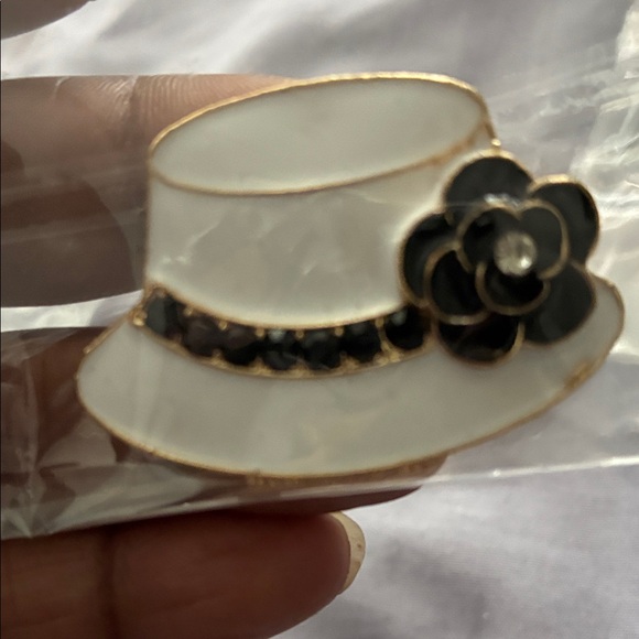 Hat Brooch - Pink, Red, Black, White pick 1 - Picture 5 of 6